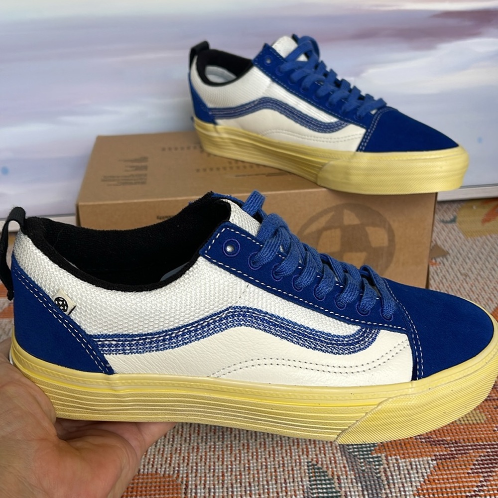 Vans WMNS Old Skool Split
Vintage Blue
VN0A5FBGFUH
Sneakers - Picture 3 of 16